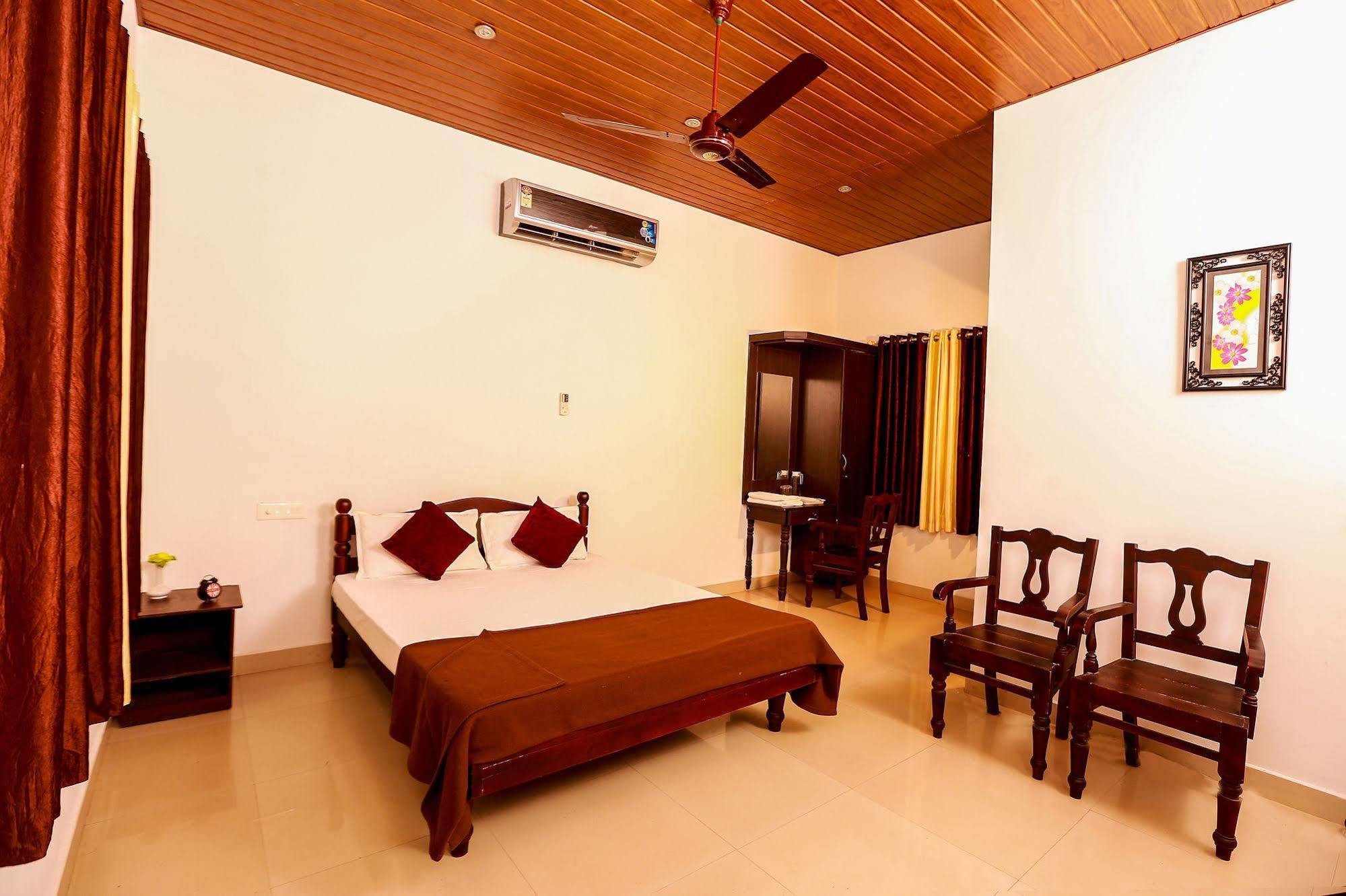 Baywatch Beach Resort Alappuzha Bagian luar foto