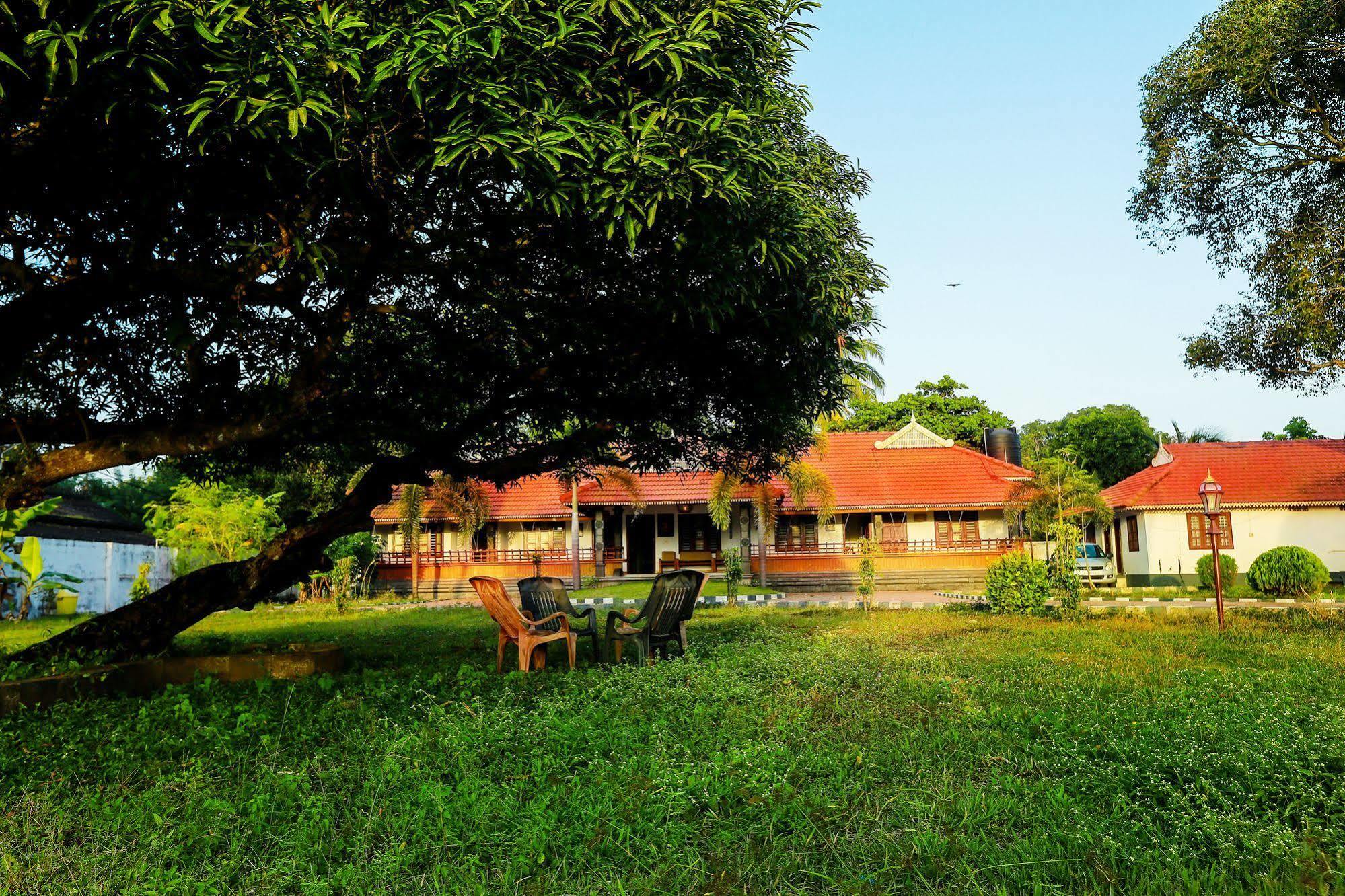 Baywatch Beach Resort Alappuzha Bagian luar foto