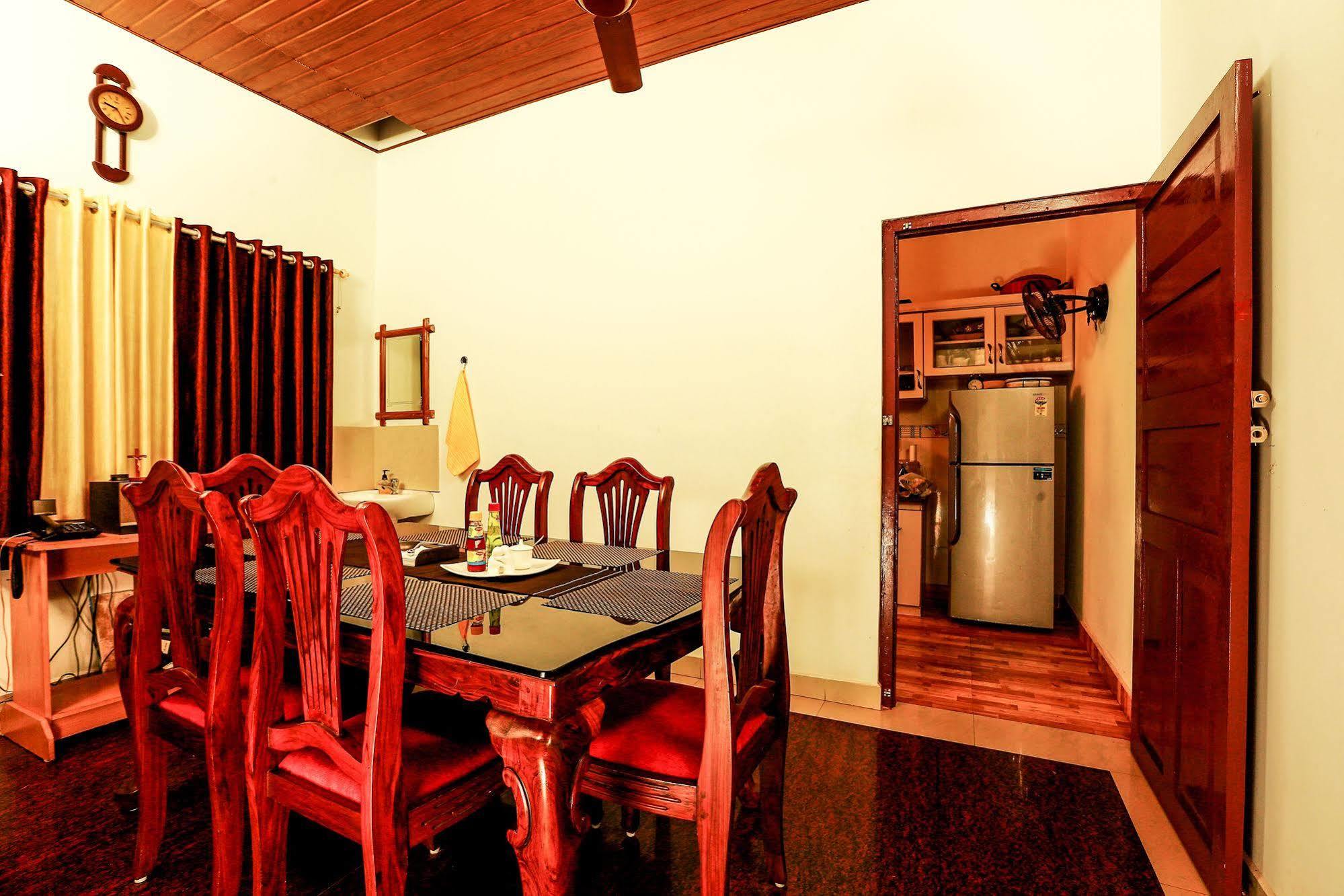 Baywatch Beach Resort Alappuzha Bagian luar foto